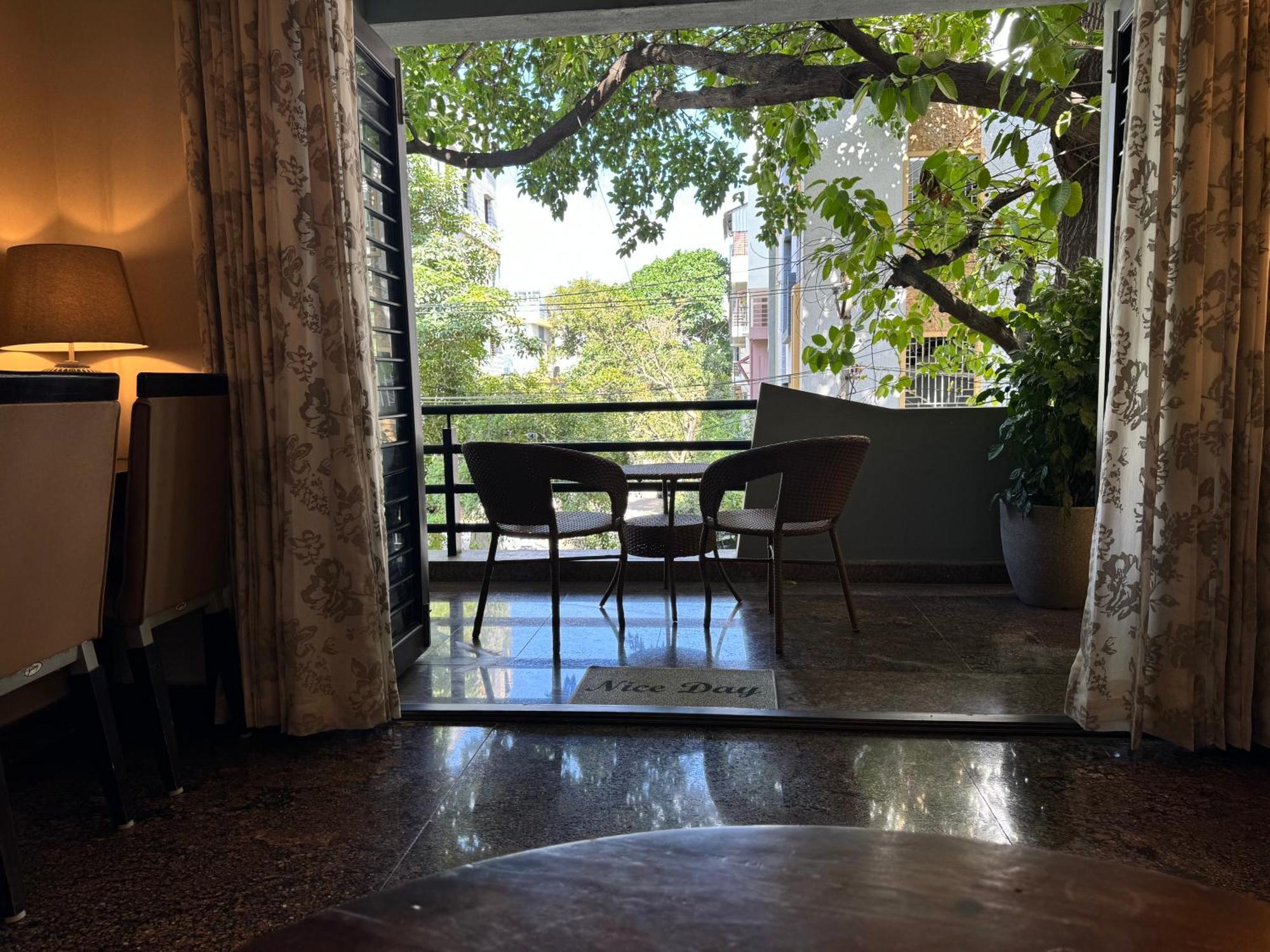 Idam Na Mama Lägenhet Bangalore Exteriör bild